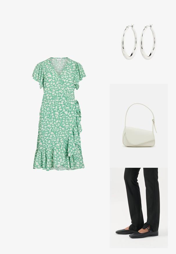 Groene jurk met een wikkelontwerp, korte gerimpelde mouwen en witte abstracte vlekken. Beschikt over een uitlopende zoom en een zijstrik voor aanpassing van de pasvorm.; Benen met zwarte smalle broek met voorsplitten aan de zoom, gecombineerd met zwarte platte Mary Jane-schoenen met een klein gespje.; Witte nepleren handtas met een gestructureerde driehoekige vorm, een enkele verstelbare schouderriem en een klep met ronde accenten.; Zilveren oorbellen in de vorm van een gladde, glanzende ring. Circulaire vorm, voorzien van een veilige sluiting. Eenvoudig en elegant ontwerp.