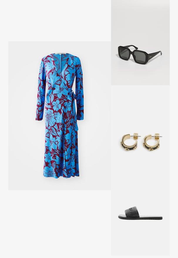 Blaue Blumenkleid mit langen Ärmeln, das einen kräftigen burgunderfarbenen Hintergrund aufweist und mit einem Taillengürtel versehen ist. Weicher Stoff mit glatter Textur.; Schwarze Slide-Sandale mit texturiertem, gewebtem Riemen mit eingeprägtem Markennamen und flacher Sohle mit griffigem Profil.; Schwarze quadratische Sonnenbrillen mit dicken Rahmen, dunklen Gläsern und goldenem "Chloé"-Logo an der Seite. Glatte Textur mit einem eckigen Design.; Goldfarbene Creolen mit schwarzen Akzenten, die dekorative Hardware-Details und eine polierte Oberfläche aufweisen, gesichert mit einer Steckverschluss.