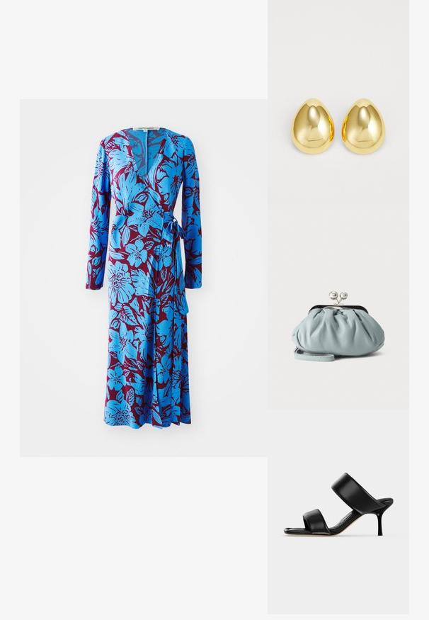 Blauwe bloemen wikkeljurk met lange mouwen, met een gedurfde bordeauxrode achtergrond en een tailleband. Zachte stof met een gladde textuur.; Zwarte leren mule sandaal met twee brede banden en een slanke, middelhoog stilettohak op een effen lichte achtergrond.; Kleine lichtblauwe leren muntenportemonnee met zilverkleurige metalen kiss-lock sluiting en kort polsbandje op een effen achtergrond.; Gouden studoorbellen met een gladde, gepolijste afwerking en een druppelvorm, die licht reflecteren voor een glanzende uitstraling.