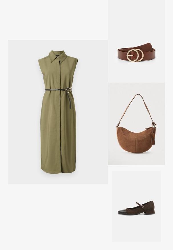 Vestido sin mangas de color verde oliva con cuello, ceñido en la cintura con un cinturón negro que tiene una hebilla metálica redonda y aberturas laterales.; Zapato Mary Jane de ante marrón con una puntera de charol negro, correa ajustable y un tacón bajo. Textura suave con acentos mínimos.; Bolso de ante marrón con forma curva de media luna. Cuenta con una correa para el hombro, una pequeña etiqueta y costuras visibles a lo largo de los bordes.; Cinturón de cuero marrón con dos hebillas circulares en tono dorado, textura suave y diseño minimalista. La longitud y el ancho varían.