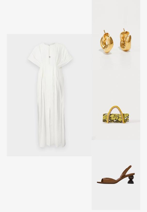 Rodebjer KIMBERLY - Robe longue - white; Sandale marron à bout ouvert avec bride arrière, dotée d'un talon en bois rond distinctif en deux parties sur un fond clair uni.; Sac rectangulaire avec motif floral jaune et noir et anse tressée jaune et rose sur fond blanc.; Boucles d'oreilles créoles en or massif avec un design tubulaire légèrement tordu et des fermoirs à tige sur un fond blanc.