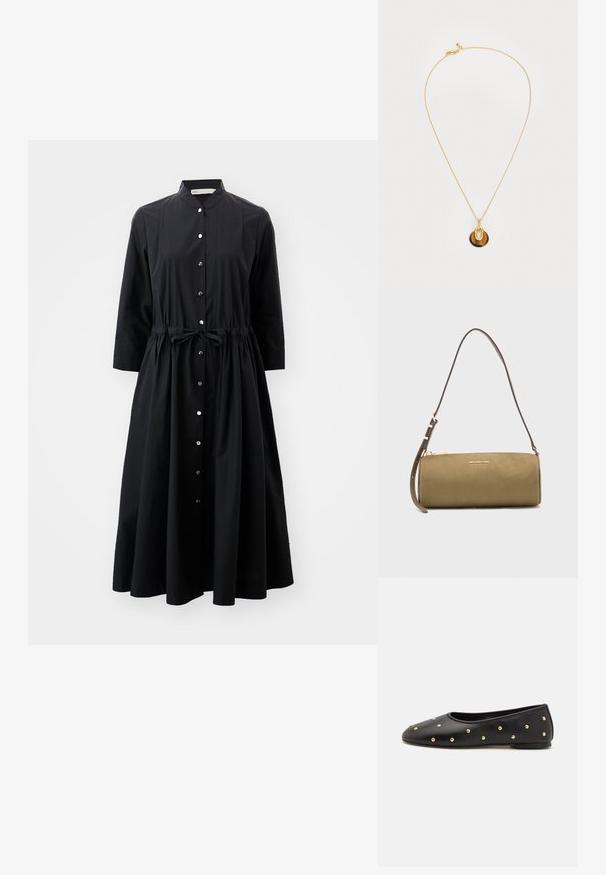 Schwarzes Langarmkleid aus Baumwolle mit durchgehender Knopfleiste, tailliertem Bund mit Gürtel und ausgestelltem Rock.; Schwarzer Leder-Ballen-Schuh mit runder Zehenpartie, der mit gleichmäßig verteilten goldenen Nieten auf dem Obermaterial und einer flachen, flexiblen Sohle ausgestattet ist.; Olivgrüne zylindrische Ledertasche mit einem dünnen verstellbaren Riemen und goldenem Michael Kors Logo auf der Vorderseite.; Goldfarbene Halskette mit einem runden Anhänger, der geschichtete schwarze und goldene Akzente aufweist, befestigt an einer feinen Kette mit einem Karabinerverschluss.