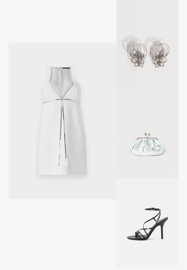 Vestido blanco sin mangas con un escote en V profundo, detalle de cremallera plateada y un acento de franjas horizontales texturizadas en la cintura. Acabado de tejido suave.; Sándalo negro de tacón alto con tiras finas, hebilla en el tobillo, superficie de cuero suave y tacón de aguja esbelto.; Pequeño bolso de mano metálico plateado con diseño redondeado y fruncido y cierre de broche con dos esferas plateadas.; Par de pendientes de metal plateado con diseño de jaula de alambre abierto y formas ovaladas centrales lisas que proyectan sombras curvas sobre un fondo blanco.