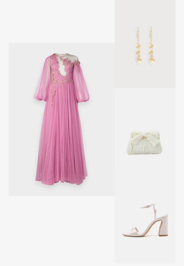 Lange roze jurk gemaakt van doorschijnende stof, met een doorschijnende lijfje met bloemenborduursels, ballonmouwen en een vloeiende rok.; Witte sandalen met hakken, satijnen afwerking, open teen en dunne enkelband. Bevat een blokhak en dubbele voorkantbanden voor ondersteuning.; Witte geplooide clutchtas met een opvallende strikdetail en een gouden kettinghengsel. Zachte textuur met een geplooid ontwerp aan de voorkant.; Oorbellen met druppelvorm in goudkleur, voorzien van verticale rijen kleine kristallen, bladvormige accenten en hangende ronde witte parels.