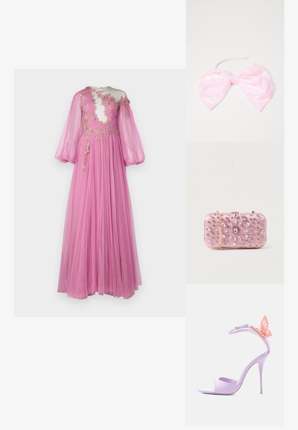 Lange roze jurk gemaakt van doorschijnende stof, met een doorschijnende lijfje met bloemenborduursels, ballonmouwen en een vloeiende rok.; Lila sandaal met hoge hak en enkelriem, voorzien van een roze vlinderdetail op de hiel, met een stilettohak en open teen ontwerp.; Roze satijnen clutch met juweelversieringen, rechthoekige vorm, gouden ketting en een sluiting met clasp, met een bloemenpatroon in rhinestones.; Roze, glanzige haaraccessoire in de vorm van een grote strik, met een gladde textuur en een dunne band om het op zijn plaats te bevestigen.