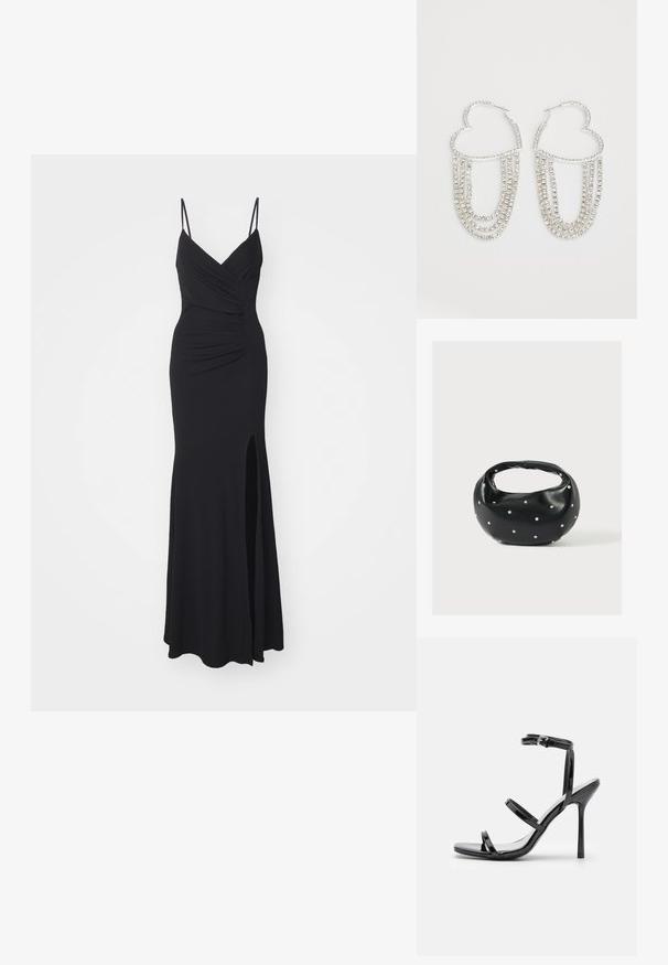 Schwarzes Abendkleid mit schmalen, verstellbaren Trägern, einem V-Ausschnitt, Raffung am Oberteil und einem hochgeschlitzten Saum auf einer Seite. Hergestellt aus elastischem Stoff.; Schwarze Lackleder-High-Heel-Sandalen mit drei horizontalen Riemen und einem verstellbaren Knöchelriemen. Schlanke Silhouette und glänzende Oberfläche.; Schwarze Lederhandtasche mit abgerundeter Form, verziert mit silbernen Nietenakzenten und kurzem Griff. Glatte Struktur und Reißverschlussverschluss.; Silberne Creolen in Herzform, verziert mit herabhängenden Strängen aus klaren Strasssteinen für zusätzlichen Glanz und Textur.