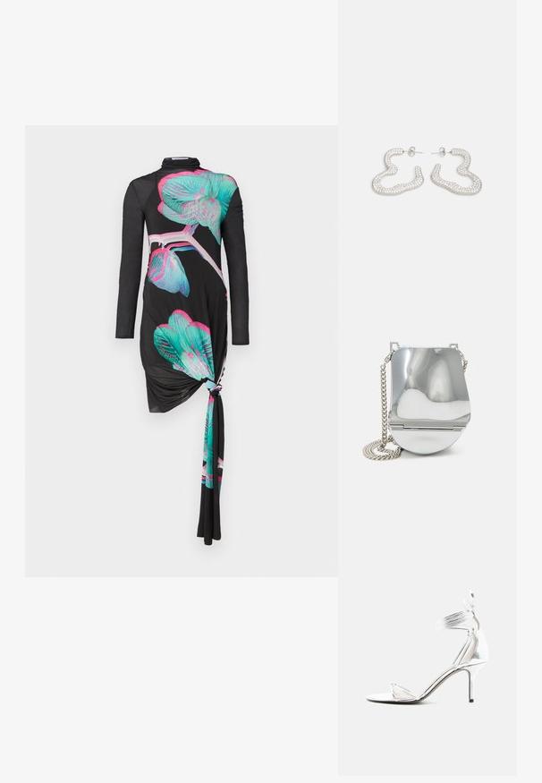 Robe noire à manches longues avec un détail de nœud sur un côté, ornée de motifs d'orchidées multicolores en turquoise et rose, au toucher lisse.; Sandale à talon haut argentée avec fines brides, tour de cheville et talon aiguille fin sur fond blanc uni.; Sac à main métallique argenté avec une surface lisse et courbée, doté d'une bandoulière en chaîne et d'un fermoir sécurisé. Forme compacte et finition réfléchissante.; Boucles d'oreilles en métal argenté au design abstrait et ondulé, ornées de petits cristaux scintillants. Fermeture arrière à clou sécurisée.