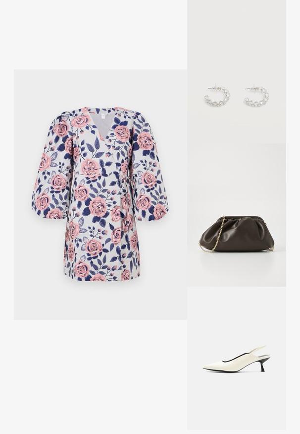 Bloemen wikkeljurk met een lichtgrijze achtergrond, roze rozen, donkerblauwe bladeren en driekwart pofmouwen. Met strik in de taille.; Crèmekleurige slingback schoen met puntige neus, lage zwarte kittenhak en een gladde leren afwerking op een witte achtergrond.; Bruine leren handtas met een geaccentueerd ontwerp, gouden kettinghengsel en een zachte, textuurafwerking. Compacte vorm geschikt voor avondgebruik.; Zilveren oorringen met open ronde vorm, bezet met heldere gefacetteerde kristallen, met postbevestigingen en transparante oorstoppers op een witte achtergrond.