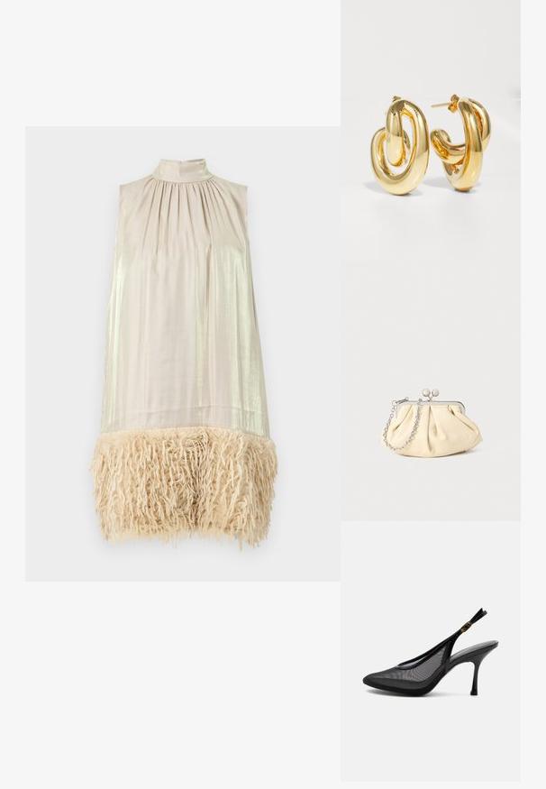 Ærmeløs kjole med høj halsudskæring. Lys beige stof øverst med en blank overflade. Den nederste kant har en fluffy, cremet farvet frynse.; Sort spids slingback højhælet sko med meshpaneler og en guldbøjle på ankelremmen, vist på hvid baggrund.; Plisseret beige læderclutch med en sølvmetalramme, der har to runde dekorative låse og en sølvkædetrasporte.; Charlotte Chesnais BO INITIAL BLOW - Øreringe - gold-coloured
