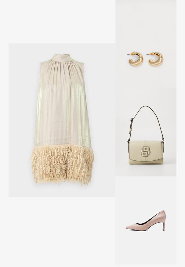 Vestido sin mangas con un cuello alto. Tela beige clara en la parte superior, con textura brillante. El dobladillo inferior tiene un fleco esponjoso de color crema.; Zapato de tacón alto beige con punta estrecha y tacón de aguja delgado sobre un fondo blanco liso.; Bolso de cuero color crema con un diseño estructurado, que presenta un logotipo en relieve prominente, un cierre de solapa y una correa ajustable.; Dos pendientes de aro dorados brillantes en un diseño curvado, con acentos naranjas cerca del poste, sobre un fondo blanco liso.