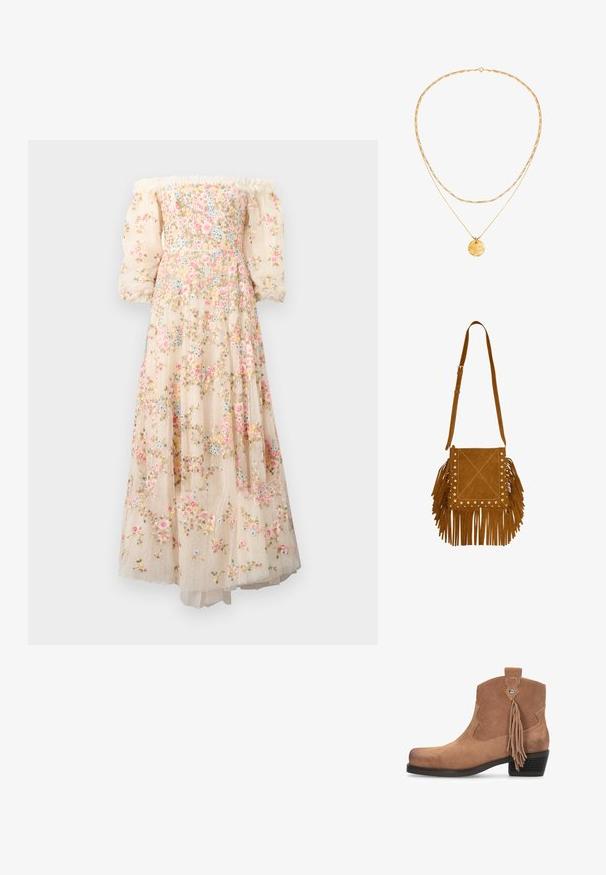 Off-the-shoulder, cremet farvet kjole med blomsterbroderi, gennemsigtige puffærmer og en lagdelt, svævende nederdel med en prikket tekstur.; Brun ruskindsankelstøvle med en kort blokhæle, scalloped kanter og en dekorativ kvastdetalje. Glat tekstur, rundet tådesign.; Brun ruskind skuldertaske med lange frynser på siderne og bunden, dekoreret med små metalnitter langs de forreste kanter.; Guldlagd halskæde med to kæder; den ene har en tekstureret rund vedhæng, mens den anden har et delikat linksdesign.