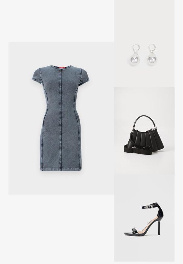Robe en denim gris foncé avec des manches courtes, un col rond et un détail de couture centrale. Texture lisse, silhouette ajustée, longueur genou.; Sandale à talon haut en cuir verni noir avec bride à la cheville. Présente un design minimaliste, un bout ouvert et une boucle ornée de strass.; Sac à main plissé noir avec une poignée arrondie, une bandoulière réglable et une texture brillante. Présente des accessoires en argent et une silhouette structurée.; Boucles d'oreilles en argent en forme de goutte avec des surfaces lisses, rondes et réfléchissantes, suspendues à des fermoirs à ressort. L'arrière-plan est blanc uni.