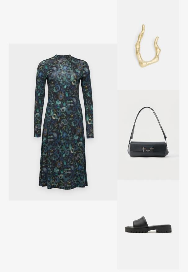Langoeven jurk in donkerblauw en groen met wervelende patronen. Glad weefsel, hoge halslijn en design tot aan de enkels.; MARC JACOBS Muiltjes - black; Zwarte leren schoudertas met rechthoekige vorm, klepafsluiting, verstelbare riem en goudkleurig "rag & bone New York" logo-plaatje.; Goudkleurige ring met een onregelmatige, golvende vorm. Heeft een gestructureerd oppervlak en variërende diktes, die lijken op organische vormen.