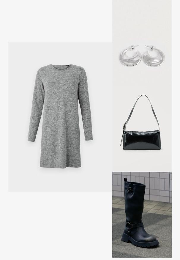 Robe en maille à manches longues, gris clair, avec un col rond et une fermeture éclair dans le dos.; Botte en cuir noir mi-mollet avec semelle épaisse, boucle métallique près du sommet, et bride avec détail anneau au-dessus de la cheville, sur une surface pavée.; Sac d'épaule rectangulaire noir avec une sangle réglable unique et une fermeture éclair supérieure sur un fond uni.; Une paire de boucles d'oreilles en croissant argenté poli avec des supports en plastique transparent sur une surface blanche.