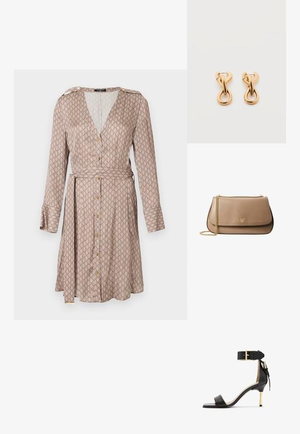 Vestido de corte envolvente de mangas largas en tejido beige con un patrón marrón repetido, que presenta un escote en V profundo, detalles de botones dorados y un cinturón a juego.; Sándal de tacón de cuero negro con punta cuadrada, correa en el tobillo con hebilla dorada y un tacón metálico esbelto. Textura suave, diseño minimalista.; Bolso de hombro de cuero beige con cierre de solapa, cadena dorada como correa y pequeño logo dorado "cK" en el centro frontal.; Par de pendientes de aro con acabado dorado brillante sobre fondo blanco liso, con diseño entrelazado y torsionado.