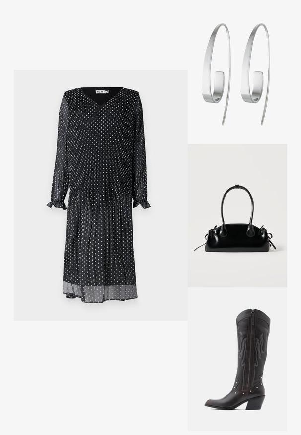 Robe noire en tissu léger, avec un décolleté en V, des manches longues à volants et un motif à pois blancs sur l'ensemble.; Bottes de cowboy en cuir marron avec surpiqûres en forme de flammes, fermeture éclair latérale, clous argentés, bout pointu et talon superposé.; Petit sac à main noir brillant avec deux longues anses et des détails à cordon sur les côtés sur un fond clair uni.; Boucles d'oreilles en argent avec un design allongé et épuré. Fabriquées en métal poli, présentant une texture lisse et un style minimaliste.