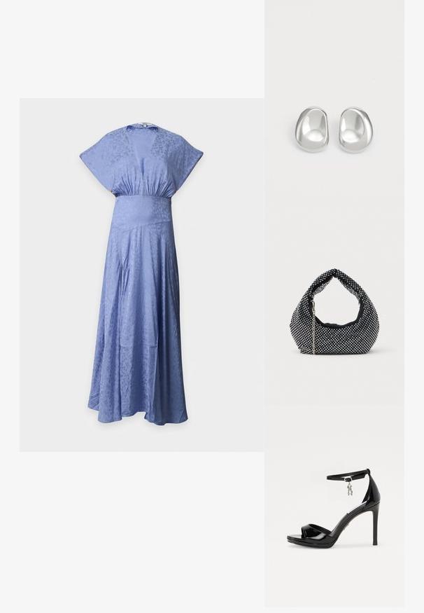 Robe longue bleu clair avec épaules larges, décolleté en V profond, taille froncée et motif floral subtil sur tissu lisse.; Sandales à talons hauts en cuir verni noir avec un bout ouvert, une bride à la cheville et un accent de charme en argent. Dispose d'un design élégant et moderne.; Sac à main en maille noire orné de clous en argent, avec une poignée incurvée et une bandoulière en chaîne. Texture douce avec une forme arrondie.; Clous d'oreilles en argent au design lisse et arrondi, présentant une surface réfléchissante et des courbes douces, offrant une apparence organique semblable à celle d'un galet.