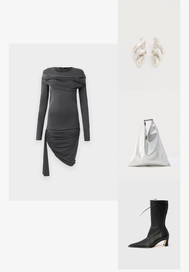 Vestido ajustado de manga larga en gris oscuro con tela drapeada en el pecho y falda asimétrica con frunces y una cinta colgante en un lado.; Botín de cuero negro con punta puntiaguda, tacón delgado, detalle de cordones en la parte trasera y ojales metálicos. Textura suave con un diseño elegante.; Bolso tote grande plateado con forma triangular y textura de cuero suave, de pie con el asa superior visible sobre un fondo liso.; Pendientes de clip de metal plateado retorcido con un acabado liso y brillante, que presentan un diseño moderno y abstracto en espiral.