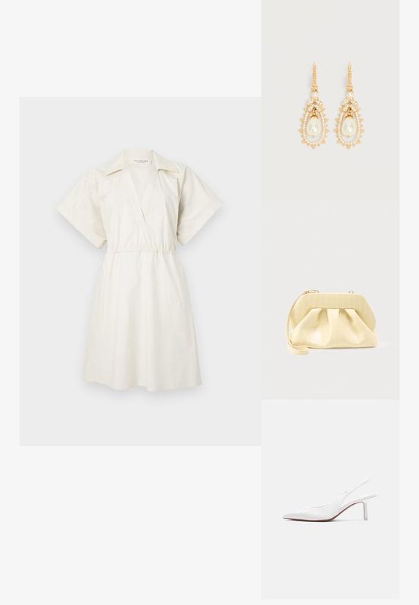 Weißes Kurzarmkleid mit V-Ausschnitt und geraffter Taille, aus leichtem Stoff, mit lockerem Schnitt und minimalen Details.; Damen-Slingback-Schuh aus weißem Leder mit spitzer Spitze, niedrigem Kitten-Heel und kleiner dekorativer Schleife oben, seitlich dargestellt.; Beige-farbene Leder-Clutch mit einem festen oberen Rahmen und einem Handgelenkriemen, präsentiert vor einem schlichten hellen Hintergrund.; Ohrhänger in Goldoptik mit tropfenförmigen Kunstperlen, umgeben von kleinen klaren Kristallen und blattförmigen Kristallakzenten.