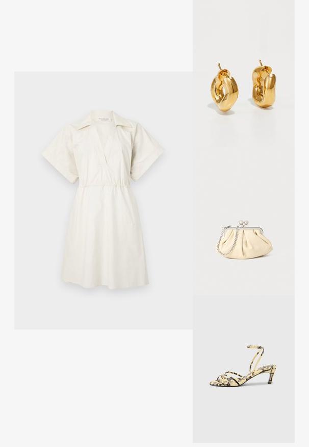 Vestido blanco de manga corta con escote en V y cintura ajustada, hecho de un tejido ligero, que presenta un corte holgado y detalles mínimos.; Sandalia de tacón con estampado de leopardo en amarillo y negro. Cuenta con tiras finas entrecruzadas y un tacón delgado y afilado para una silueta elegante.; Clutch de cuero beige plisado con un marco de metal plateado, que cuenta con dos broches decorativos redondos y una correa de cadena plateada.; Pendientes de aro grueso en oro con un diseño tubular ligeramente retorcido y cierre de presión, sobre un fondo blanco.
