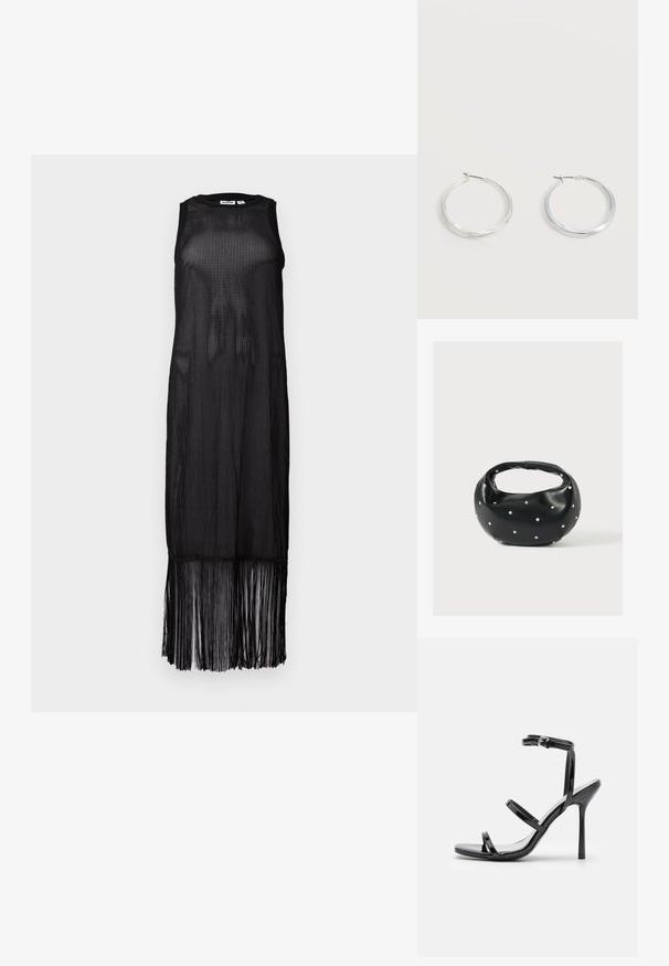 Schwarzes ärmelloses Kleid aus transparenter Mesh-Optik, mit geradem Schnitt und einem fransigen Saum, der dem Design Bewegung verleiht.; Schwarze Lackleder-High-Heel-Sandalen mit drei horizontalen Riemen und einem verstellbaren Knöchelriemen. Schlanke Silhouette und glänzende Oberfläche.; Schwarze Lederhandtasche mit abgerundeter Form, verziert mit silbernen Nietenakzenten und kurzem Griff. Glatte Struktur und Reißverschlussverschluss.; Silberne Metallcreolen mit glatter, leicht gebogener Oberfläche und Klappverschluss vor schlicht weißem Hintergrund.