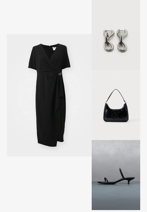 Sort kjole med korte ærmer, en omslagsdesign og draperet front. Har en dekorativ metalaccent på taljen. Glat stoftekstur.; Sort Calvin Klein sandal med hæl og tynde stropper, balancerende på træfliser udendørs nær en væg og grønne planter.; Sort patentlæder håndtaske med et buet topgreb, lynlåsslukning og prægede "cK" logo på fronten. Glat tekstur, struktureret form.; Par af sølvtonede metale øreringe med abstrakt sammenflettet løbedesign på hvid baggrund.