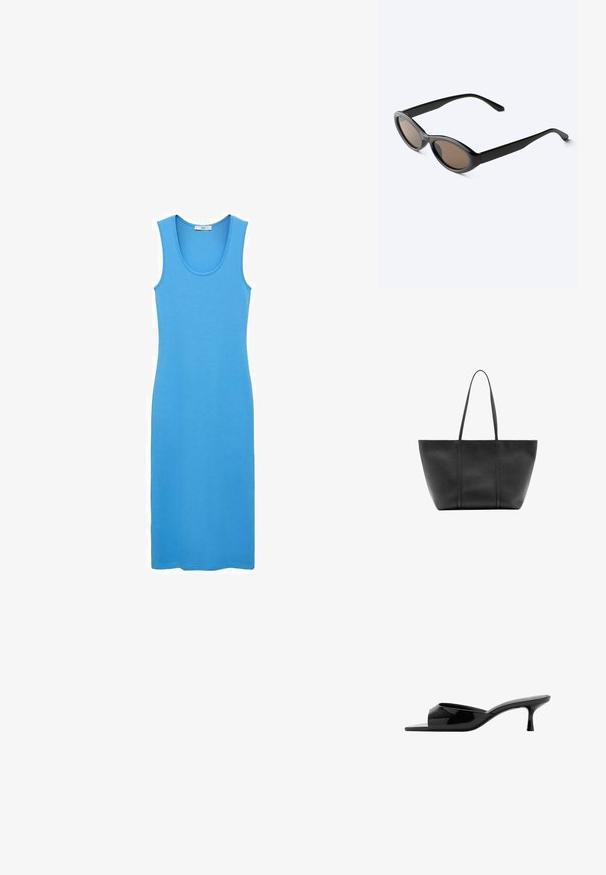 Blauwe tankjurk van soepel, rekbaar materiaal, met een ronde halslijn en een aansluitende, enkellange snit. Geen zichtbare patronen of hardware.; Zwarte lakleren mule met vierkante neus en lage kittenhak, open achterkant en instapmodel.; Zwarte zonnebril met ovale montuur en donker getinte glazen, licht schuin getoond op een wit oppervlak.; Zwarte leren tote-tas met lange smalle handvatten, een gestructureerd oppervlak en een brede open bovenkant.
