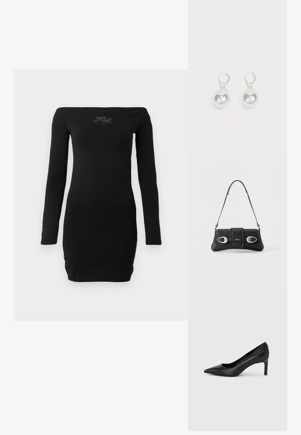 Zwarte off-the-shoulder jurkje met lange mouwen, aansluitend ontwerp, gemaakt van zachte stof, met versierde tekst op de borst.; Zwarte leren pumps met een spits toelopende neus en een slanke, middelhoog hak, afgebeeld tegen een effen lichtgrijze achtergrond.; Zwarte leren schoudertas met twee zilveren gespen en een verstelbare band, met het "HUGO"-logo in het midden aan de voorkant.; Zilveren druppeloorbellen met gladde, ronde, reflecterende oppervlakken die hangen aan klapring-sluitingen. Achtergrond is puur wit.