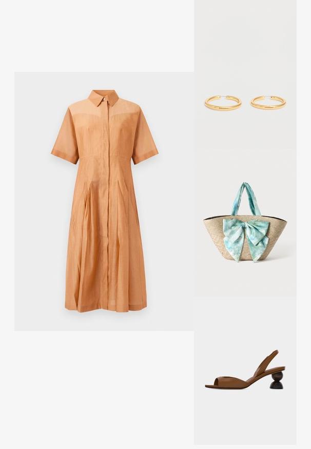 Lichtbruine midi-jurk met korte mouwen, kraag, verborgen knopen aan de voorkant, getailleerde taille en geplooide rok.; Bruine open teen slingback sandaal met een opvallende ronde, tweedelige houten hak op een effen lichte achtergrond.; Geweven stro draagtasje met brede lichtblauwe en witte tie-dye stoffen handvatten en een grote bijpassende stoffen strik aan de voorkant.; Een paar glanzende gouden oorringen met dunne draadsluitingen op een effen witte achtergrond.