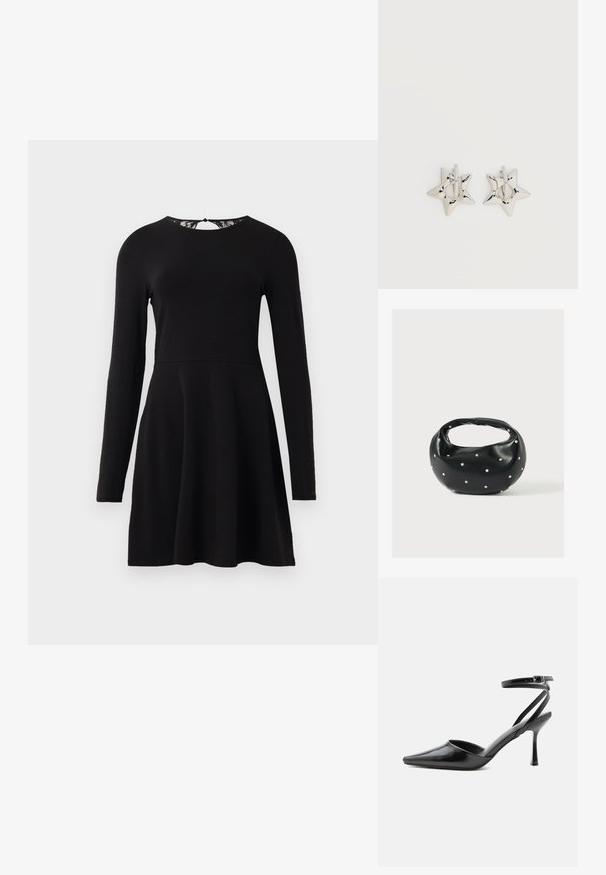 Schwarzes langärmliges Kleid mit weitem Rock und eng anliegendem Oberteil, mit einer Spitzenverzierung am Rückenausschnitt. Glatte Stoffoberfläche.; Schwarzer spitzer High Heel mit dünnen Knöchelriemen und silberner Schnalle auf einfachem hellem Hintergrund.; Schwarze Lederhandtasche mit abgerundeter Form, verziert mit silbernen Nietenakzenten und kurzem Griff. Glatte Struktur und Reißverschlussverschluss.; Silberne, sternförmige Creolen mit einer glatten, polierten Oberfläche auf weißem, schlichtem Hintergrund.