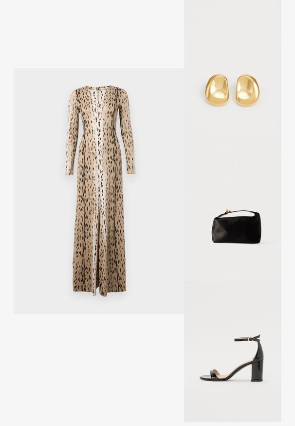 Robe maxi beige à manches longues avec un motif animalier noir à pois et une légère fente centrale sur le devant.; Sandale à talon haut en cuir verni noir avec bride à la cheville et boucle dorée, bout ouvert et talon bloc sur fond blanc.; Pochette en satin noir avec une forme arrondie, une anse supérieure et un fermoir en doré. Texture lisse avec un design minimaliste.; Boucles d'oreilles en forme de clou de couleur or, avec une forme lisse et arrondie et une surface réfléchissante, mettant en avant un design minimaliste sans motifs visibles.