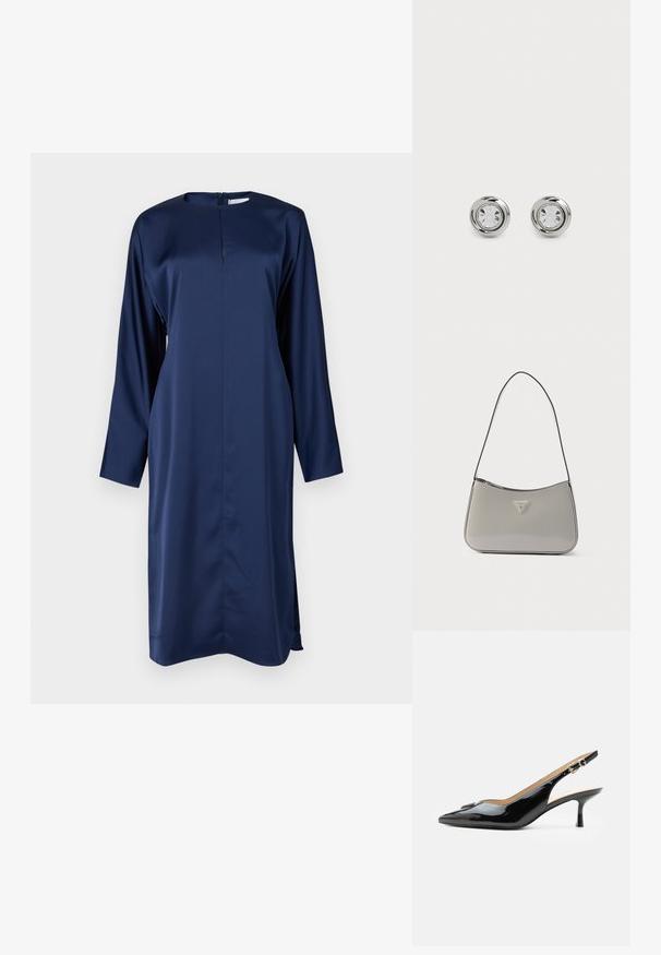 Robe en satin bleu marine à manches longues, col montant et fermeture éclair au dos. Elle comporte des fentes latérales pour faciliter les mouvements et offre une silhouette élégante.; Escarpin slingback en cuir verni noir avec bout pointu, petit talon kitten et bride à boucle argentée sur fond blanc uni.; Sac à bandoulière en cuir verni gris avec un design incurvé, une bordure noire et une plaque logo argentée à l'avant. Sangle réglable pour un port polyvalent.; Boucles d'oreilles en métal argenté avec des cristaux ronds et transparents, présentant une finition lisse et polie ainsi qu'un design circulaire avec des bords légèrement surélevés.