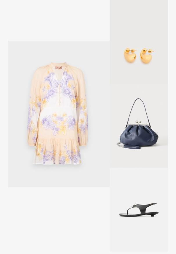 TWINSET DRESS - Freizeitkleid - lavender/yellow; Schwarze flache Zehensandale mit kleinem Absatz, seitlichem Schnallenriemen und rundem goldfarbenem Schmuck vorne.; Weiche navyblaue Ledertasche mit silberner Verschlussklammer, einem einzelnen Schulterriemen und abnehmbarem Ketten-Handgelenksriemen auf weißem Hintergrund.; Paar kleine, klobige Ohrstecker in Goldton mit glatten, geschwungenen, abstrakten Formen vor hellem Hintergrund.