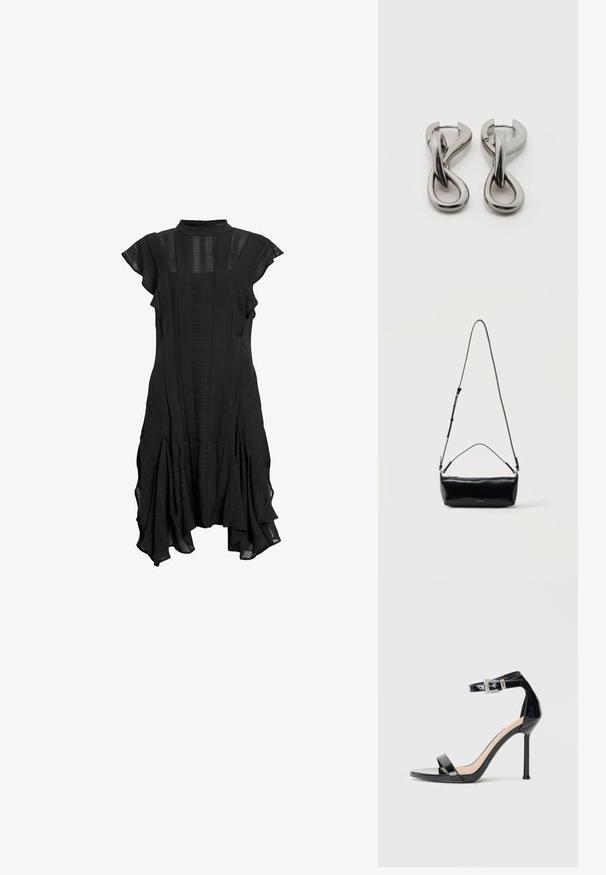 Robe noire avec un col haut, des manches courtes à volants, des panneaux texturés et un ourlet évasé, présentant un mélange de tissu lisse et à motifs.; Sandale à talon haut en cuir verni noir avec bride à la cheville. Présente un design minimaliste, un bout ouvert et une boucle ornée de strass.; Sac bandoulière rectangulaire en cuir noir avec bandoulière ajustable, fermeture éclair sur le dessus et petit logo Calvin Klein doré sur le devant.; Paire de boucles d'oreilles en métal argenté avec un motif abstrait d'anneaux entrelacés sur fond blanc.