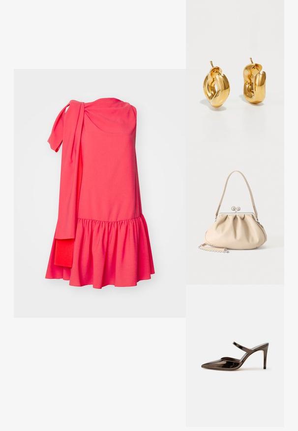 Roksanda SOLENNE DRESS - Koktailové šaty/večierkové šaty - light hibiscus/deep sienna; Lesklý tmavohnedý mule s vysokým podpätkom so špicatou špičkou a úzkym remienkom cez priehlavok na jednoduchej bielej pozadí.; Béžová mäkká kožená kabelka so striebornou kovovou rámovou sponou, jedným ramenným remienkom a voliteľným retiazkovým remienkom na bielom pozadí.; Masívne zlaté kruhové náušnice s jemne skrúteným, rúrkovým dizajnom a uzávermi na zadnej strane na bielom pozadí.