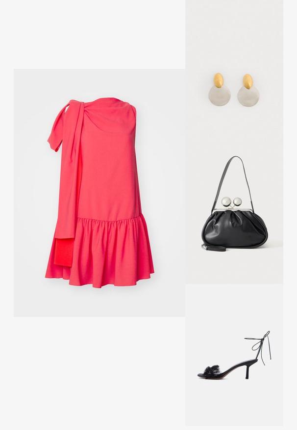 Roksanda SOLENNE DRESS - Koktailové šaty/večierkové šaty - light hibiscus/deep sienna; Čierna otvorená sandála na vysokom podpätku s viazaním okolo členka a čipkovaným detailom na prednom diele na jednoduchom svetlom pozadí.; Čierna kožená kabelka so zhlukovým dizajnom, jedným popruhom, strieborným kovovým rámom a dvoma veľkými okrúhlymi striebornými zapínaniami.; Zlaté a strieborné kovové náušnice so zaobleným diskovým podstavcom a oválnym vrchným dielom, hladkým povrchom a lešteným finišom.