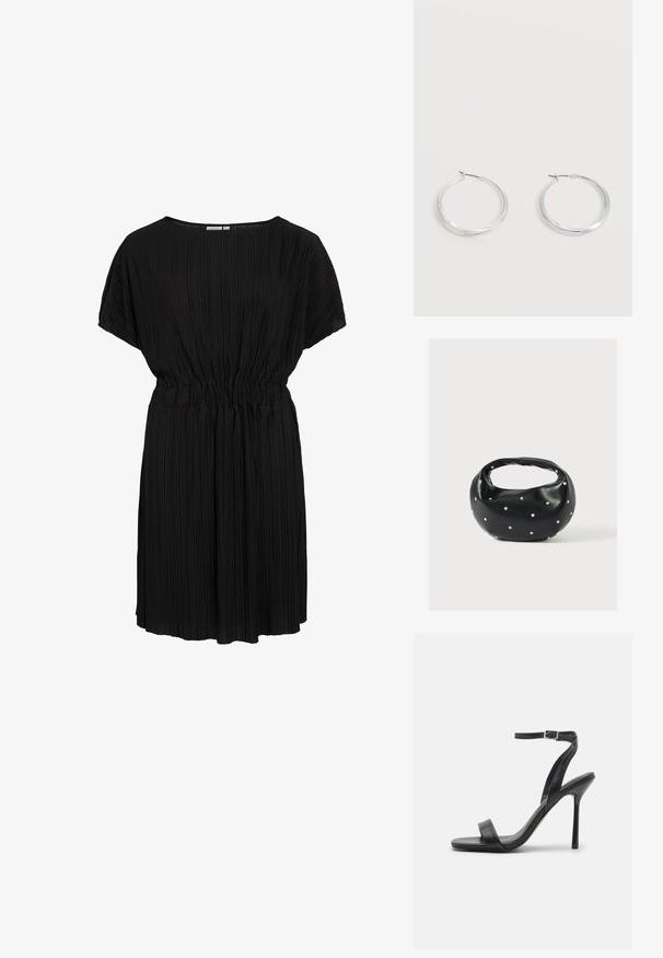 Vestido negro plisado con un corte relajado, escote redondo y cinturilla elástica. Mangas cortas y tela suave y texturizada.; Sandalia negra de tacón alto con una correa delgada en el tobillo y dos bandas en la parte frontal. Hecha de cuero suave con una punta afilada y tacón de aguja.; Bolso de mano de cuero negro con forma redondeada, decorado con detalles de tachuelas plateadas y un asa corta. Textura lisa y cierre con cremallera.; Pendientes de aro de metal plateado con superficie lisa y ligeramente curvada y cierre de tipo mosquetón sobre un fondo blanco liso.