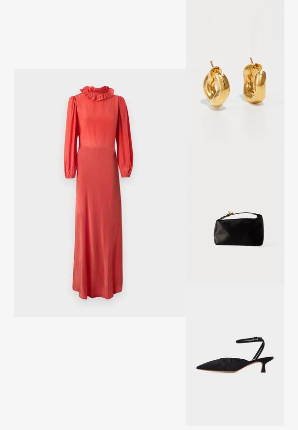 Langærmet koralfarvet kjole med en rynket krave, tætsiddende liv og svajende skørt. Glat stof og subtile glans. Minimalistisk design.; Sort spids tå sko med lav hæl, rynket overdel og tynd ankelrem med spænde, vist i sideprofil på hvid baggrund.; Sort satinpung med en afrundet form, et håndtag i toppen og en guldaccentlås. Glat tekstur med et minimalistisk design.; Chunky guld hoop øreringe med et let snoet, rørformet design og postsystem bagpå, på en hvid baggrund.
