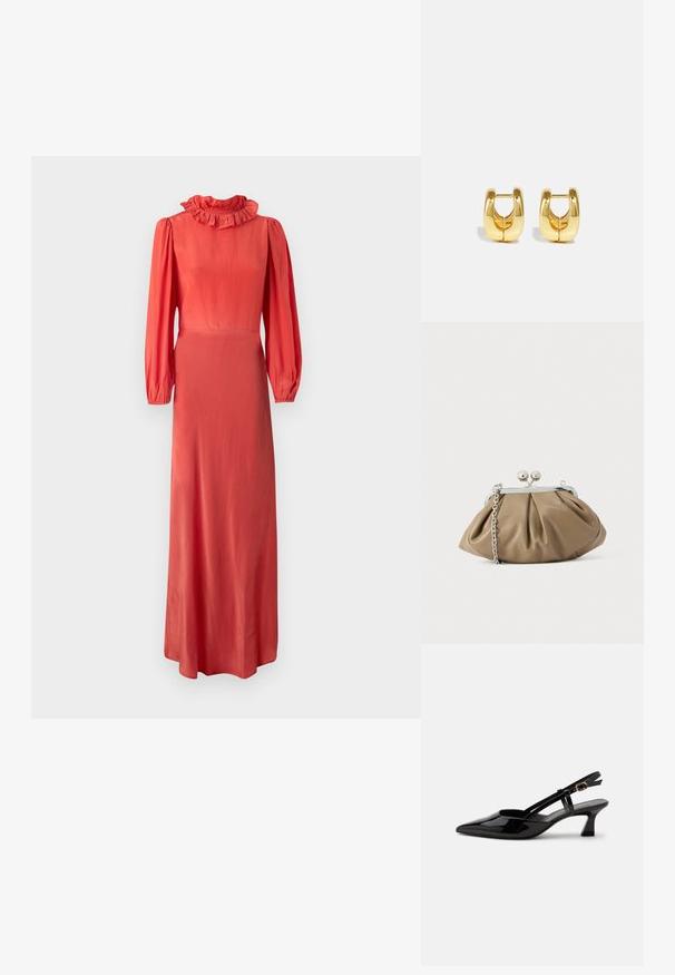Koraalkleurige jurk met lange mouwen, een gerimpelde kraag, aansluitend bovenlijf en een vloeiende rok. Soepele stof en subtiele glans. Minimalistisch ontwerp.; Zwarte lakleren slingback kitten heel schoen met spitse neus en verstelbare gouden gespsluiting op een witte achtergrond.; Leren clutch in zacht beige met een afgeronde vorm, geplooide textuur, zilveren kiss-lock sluiting en een afneembare kettingriem.; Gouden hoepeloorknoppen met een slank, rond ontwerp. Heeft een holle center en een glanzend oppervlak, wat modern stijlen aanvult.