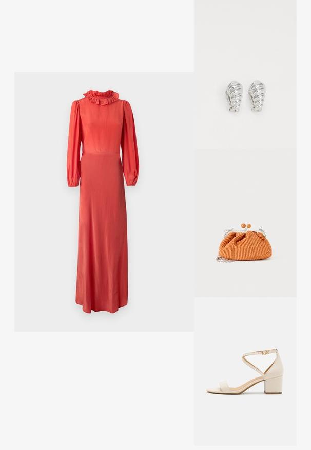 Robe corail à manches longues avec un col volanté, un buste ajusté et une jupe fluide. Tissu lisse et éclat subtil. Design minimaliste.; Sandales à talon bloc beiges présentant un design minimaliste, bout ouvert et une sangle de cheville ajustable avec une boucle dorée. Texture lisse.; Petit sac pochette tissé orange avec cadre en métal argenté, fermoir rond et bandoulière chaîne argentée sur fond blanc.; Boucles d'oreilles en clip argentées avec un design en spirale, présentant une texture métallique lisse et des formes arrondies. Pas d'embellissements ou de motifs visibles.