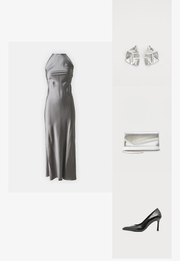 Vestido halter de satén en gris claro, con un corpiño ajustado y una falda de línea A fluida, con una textura suave y un diseño minimalista.; Zapato de tacón alto de mujer en piel negra patentada, con punta puntiaguda y tacón delgado, sobre un fondo claro y liso.; Bolso clutch plateado brillante con solapa de estilo sobre y adorno decorativo, pequeña correa de cadena plateada, sobre fondo liso claro.; Pendientes de metal plateado con un diseño ondulado y escultórico, que presentan un acabado pulido y formas irregulares, destacando una estética contemporánea.