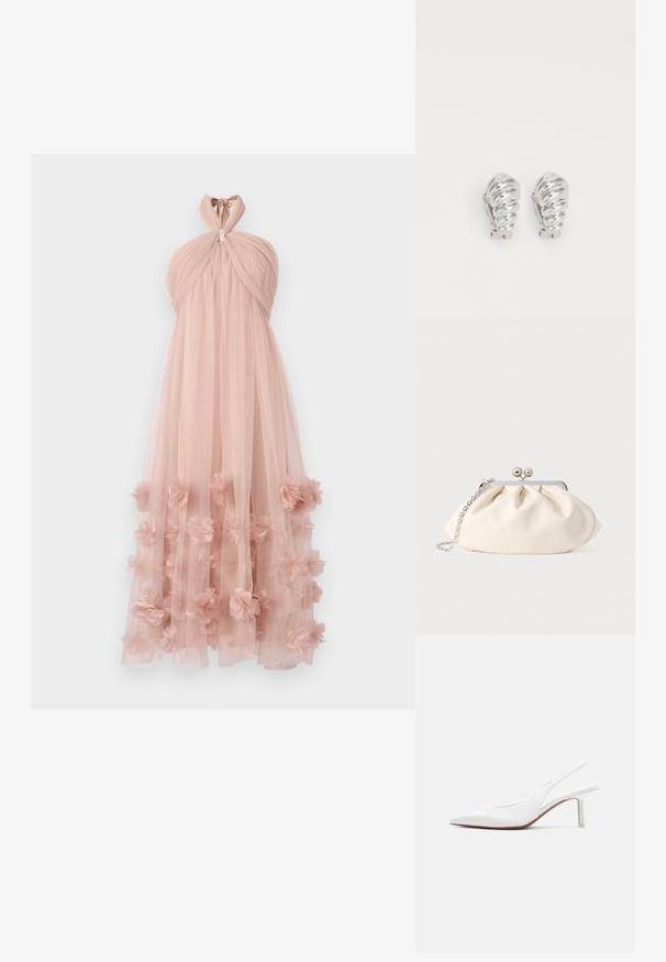 Drapierte Halterneck-Atmkleid aus zartem rosa Tüll, mit geschichteten floralen Applikationen am Saum, die einen zarten, strukturierten Look erzeugen.; Damen-Slingback-Schuh aus weißem Leder mit spitzer Spitze, niedrigem Kitten-Heel und kleiner dekorativer Schleife oben, seitlich dargestellt.; Cremefarbene Stoff-Clutch mit gerafftem Design, silbernem Metallrahmen, zwei dekorativen Kugeln und einem silbernen Kettenriemen.; Silberne Clip-On-Ohringe mit spiralförmigem Design, das eine glatte metallische Textur und abgerundete Formen aufweist. Keine sichtbaren Verzierungen oder Muster.