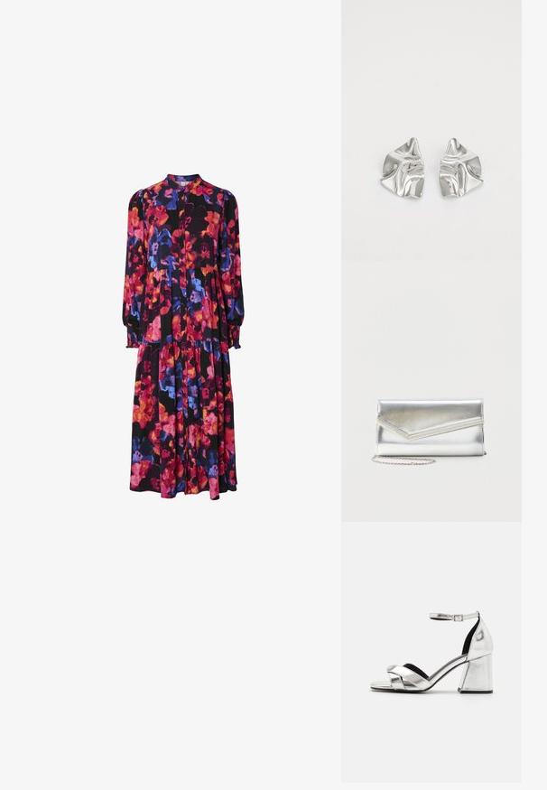 Bloemen jurkje met lange mouwen, een zwarte achtergrond met roze, rode, paarse en blauwe bloemen, een knoopsluiting aan de voorkant en een gelaagde zoom.; Zilverkleurige metallic hoge hakken sandalen met een kruisriem ontwerp, enkelriem en blokhak. Gladde oppervlakte met zwarte binnenvoering.; Glanzende zilveren clutch met envelopvormige klep en decoratieve rand, klein zilveren kettingriempje, op een effen lichte achtergrond.; Zilveren metalen oorbellen met een golvend, sculpturaal ontwerp, voorzien van een gepolijste afwerking en onregelmatige vormen, die een hedendaagse esthetiek benadrukken.