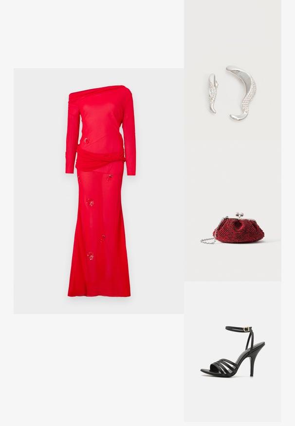 Rode jurk met lange mouwen en een off-the-shoulder ontwerp, gedrapeerde lijfje en versierde bloemenpatronen op de rok. Soepele stoftextuur.; Zwarte strappy hoge hak sandaal met een slanke enkelband, open teen en een gladde afwerking. Heeft een slanke hak en een gestructureerd bandontwerp.; Kleine rode beaded clutch met zilveren sluiting en kettingband op een effen witte achtergrond.; Twee gebogen zilveren oorbellen, de één groter dan de ander, beide versierd met kleine fonkelende kristallen langs één rand.
