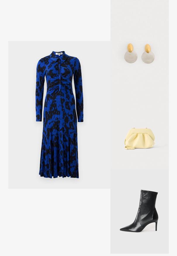 Blauwe jurk met luipaardprint, lange mouwen, kraag, gerimpelde bodice en een uitlopende rok. Gemaakt van een gladde, rekbare stof.; Zwarte enkelboots van soepel leer, met een spitse neus, een aangesloten schacht en een slanke hoge hak. Minimalistisch ontwerp zonder zichtbare hardware.; Zachte gele leren clutch met geplooid ontwerp en een afneembare band, afgebeeld tegen een effen lichte achtergrond.; Gouden en zilveren metalen oorbellen met een ronde schijfbasis en een ovale bovenstuk, gladde textuur en gepolijste afwerking.