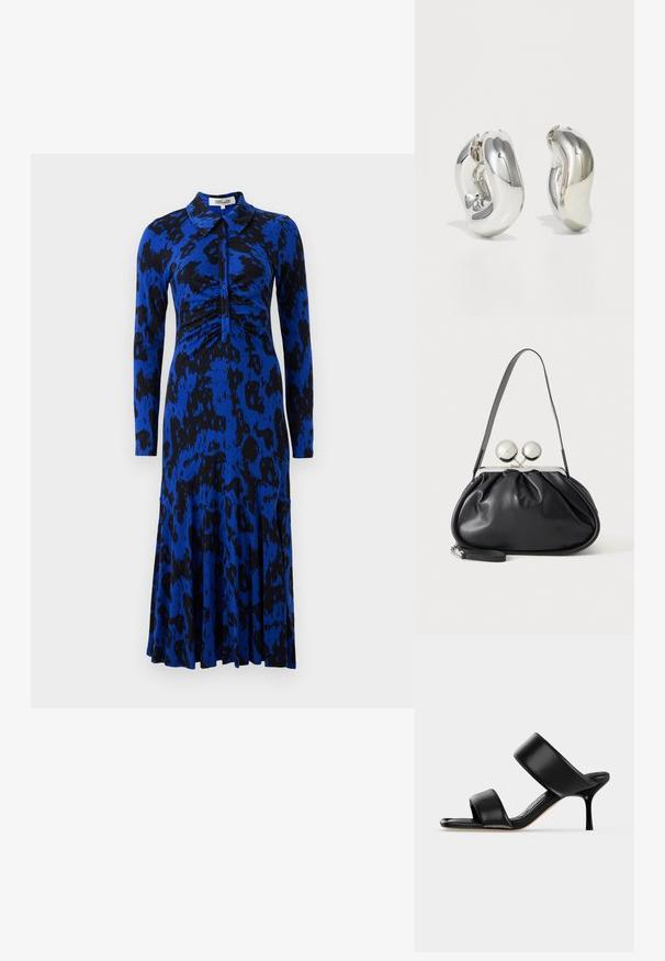 Blaues Leopardenmuster-Kleid mit langen Ärmeln, Kragen, gerafftem Oberteil und ausgestelltem Rock. Hergestellt aus einem glatten, dehnbaren Stoff.; Schwarze Leder-Mule-Sandale mit zwei breiten Riemen und einem schlanken, mittelhohen Stilettoabsatz auf einem schlichten hellen Hintergrund.; Schwarze Ledertasche mit gerafftem Design, einem einzelnen Riemen, silbernem Metallrahmen und zwei großen runden silbernen Verschlüssen.; Silberne skulpturale Ohrringe mit glatten, geschwungenen Formen und reflektierenden Oberflächen. Sie verfügen über ein geschlossenes Ringdesign und eine ausgeprägte organische Form.