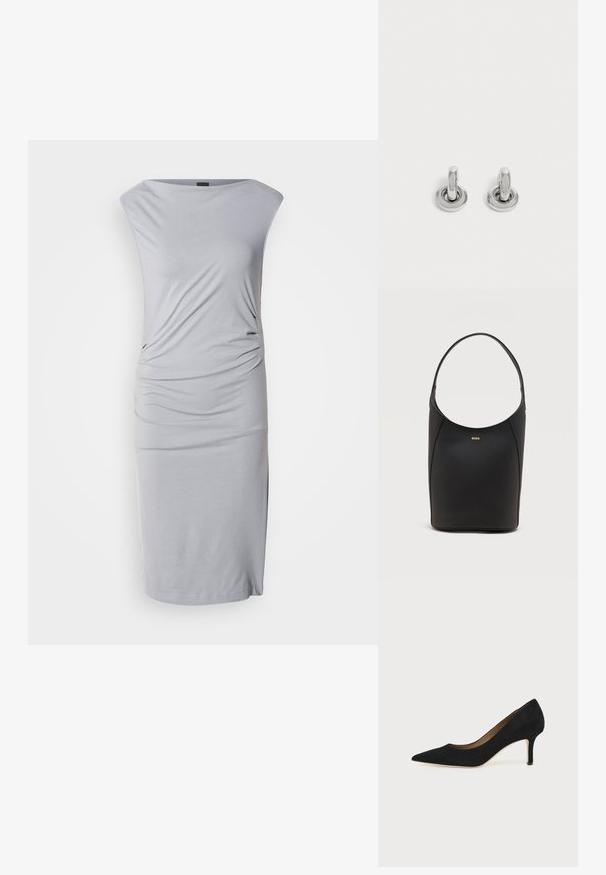 Vestido midi gris de punto con escote relajado, lados drapeados y silueta ajustada. Textura suave con un acabado liso y aberturas laterales.; Salón de ante negro con punta puntiaguda, tacón de aguja delgado de altura media y diseño de corte bajo sobre un fondo liso.; Bolso de cuero negro tipo saco con una sola correa para el hombro y pequeño logo dorado de BOSS centrado cerca de la parte superior frontal.; Par de pequeños pendientes de aro plateados brillantes con base redonda, exhibidos sobre un fondo claro y liso.