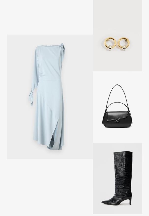 Robe bleu clair, une manche longue avec un accent noué, ourlet asymétrique, texture douce et design de drapé lisse.; Bottes noires montantes, avec une texture brillante à motif crocodile, bout pointu et talon effilé. Matériau synthétique lisse.; Sac à bandoulière en cuir noir avec un rabat incurvé fermé par un fermoir métallique rond et une sangle fine et ajustable.; Boucles d'oreilles circulaires en or avec deux petites bagues en argent sur chacune, affichant des détails subtils du nom de la marque gravé, posées sur un fond blanc.