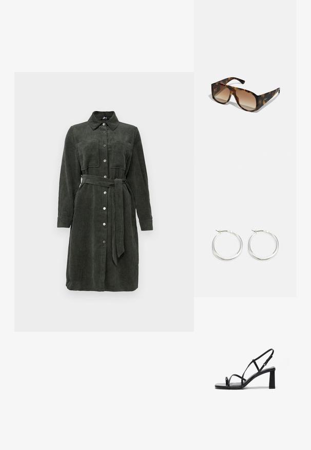 Robe chemise en velours côtelé de couleur vert foncé, avec une fermeture à boutons sur le devant, un col, des manches longues, deux poches poitrine et une ceinture assortie.; Sandales à talons hauts noires avec un bout carré, de fines sangles ajustables et un talon bloc épais. Texture en cuir lisse avec un minimum de détails.; Lunettes de soleil en écaille de tortue épaisses avec des verres dégradés marron ; forme rectangulaire et côtés plats. Logo gravé sur la branche.; Les boucles d'oreilles en argent en forme de créole présentent un design lisse et arrondi avec un profil fin et un fermoir sécurisé. Style minimaliste avec une finition polie.