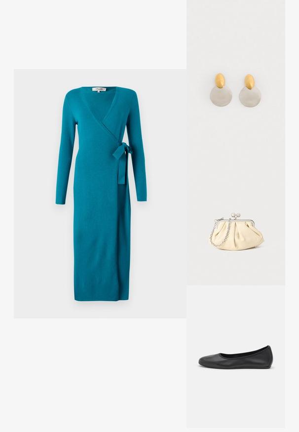 Diane von Furstenberg ASTRID WRAP DRESS - Robe pull - teal; Ballerines en cuir noir avec un bout rond, texture lisse, détails de couture minimalistes et design de semelle flexible.; Pochette en cuir beige plissé avec un cadre en métal argenté, dotée de deux fermoirs ronds décoratifs et d'une chaîne en argent.; Boucles d'oreilles en métal doré et argenté avec une base en disque rond et une pièce supérieure ovale, texture lisse et finition polie.